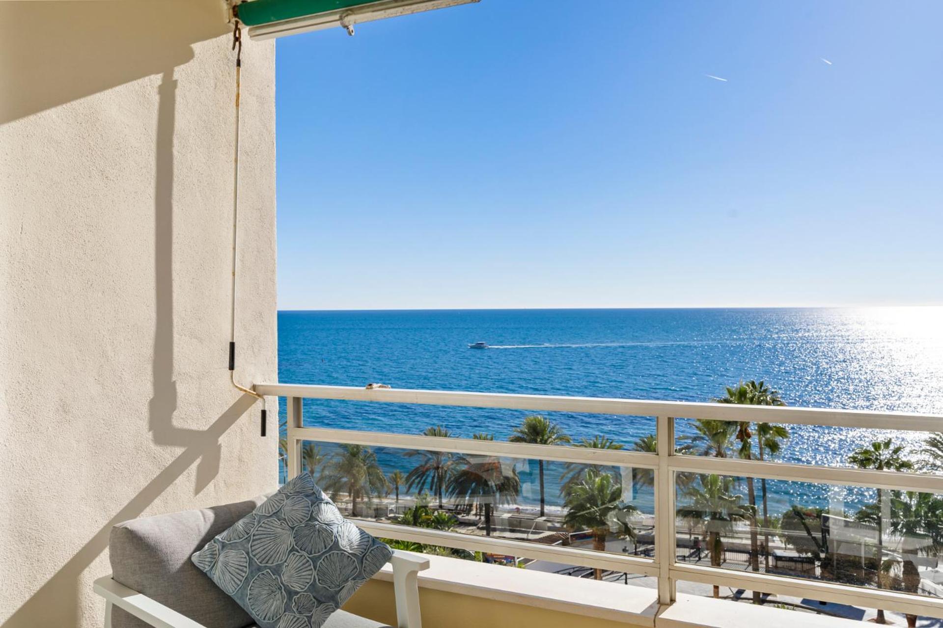 Beach Front Apartment With Pool Marbella Dış mekan fotoğraf