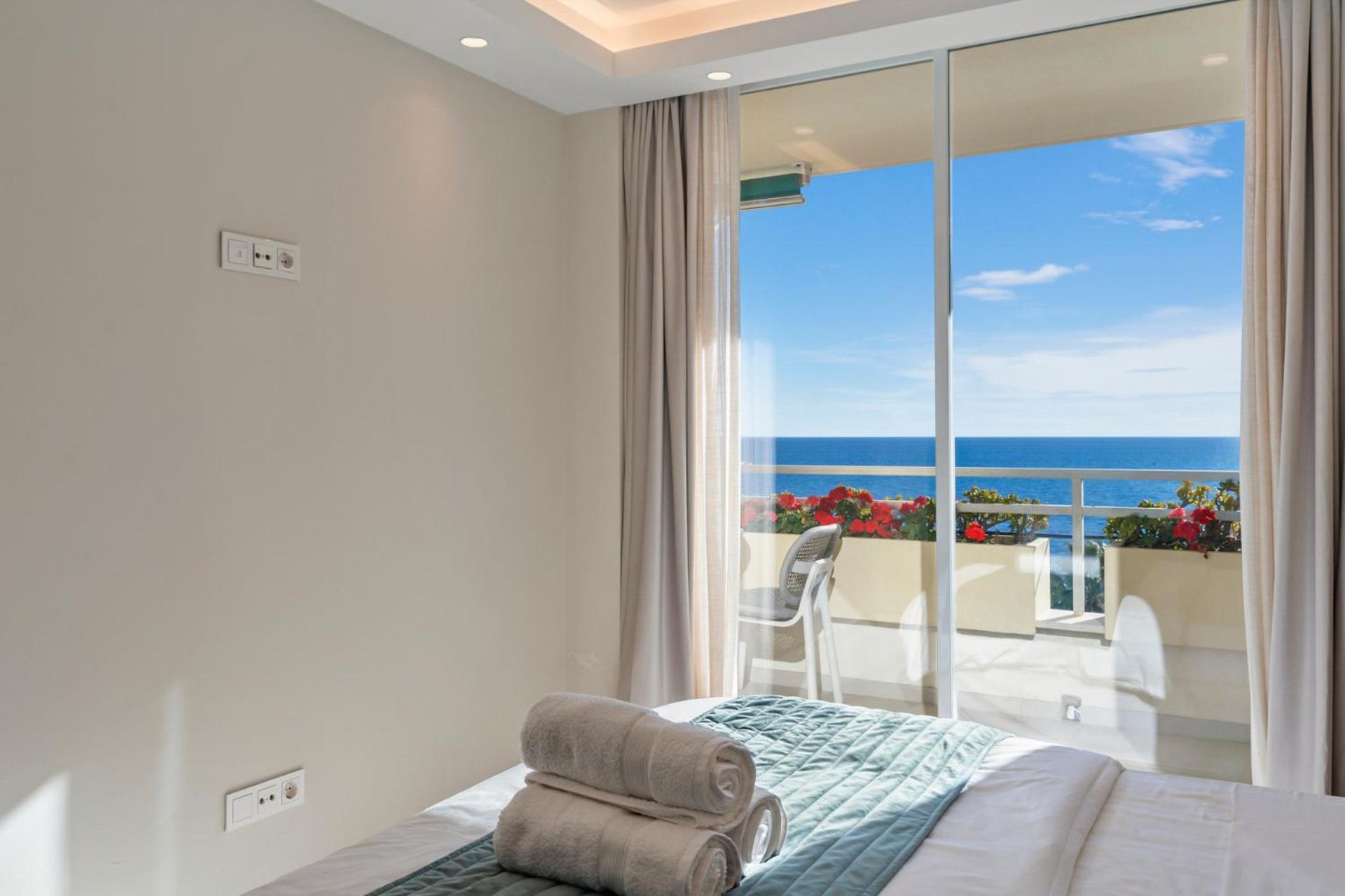 Beach Front Apartment With Pool Marbella Dış mekan fotoğraf
