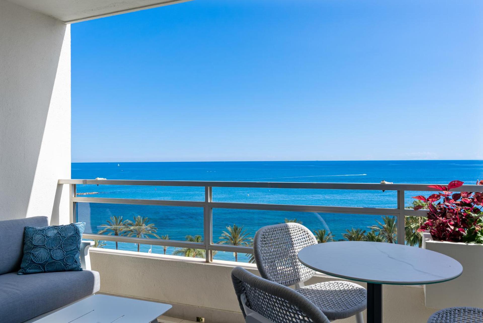 Beach Front Apartment With Pool Marbella Dış mekan fotoğraf