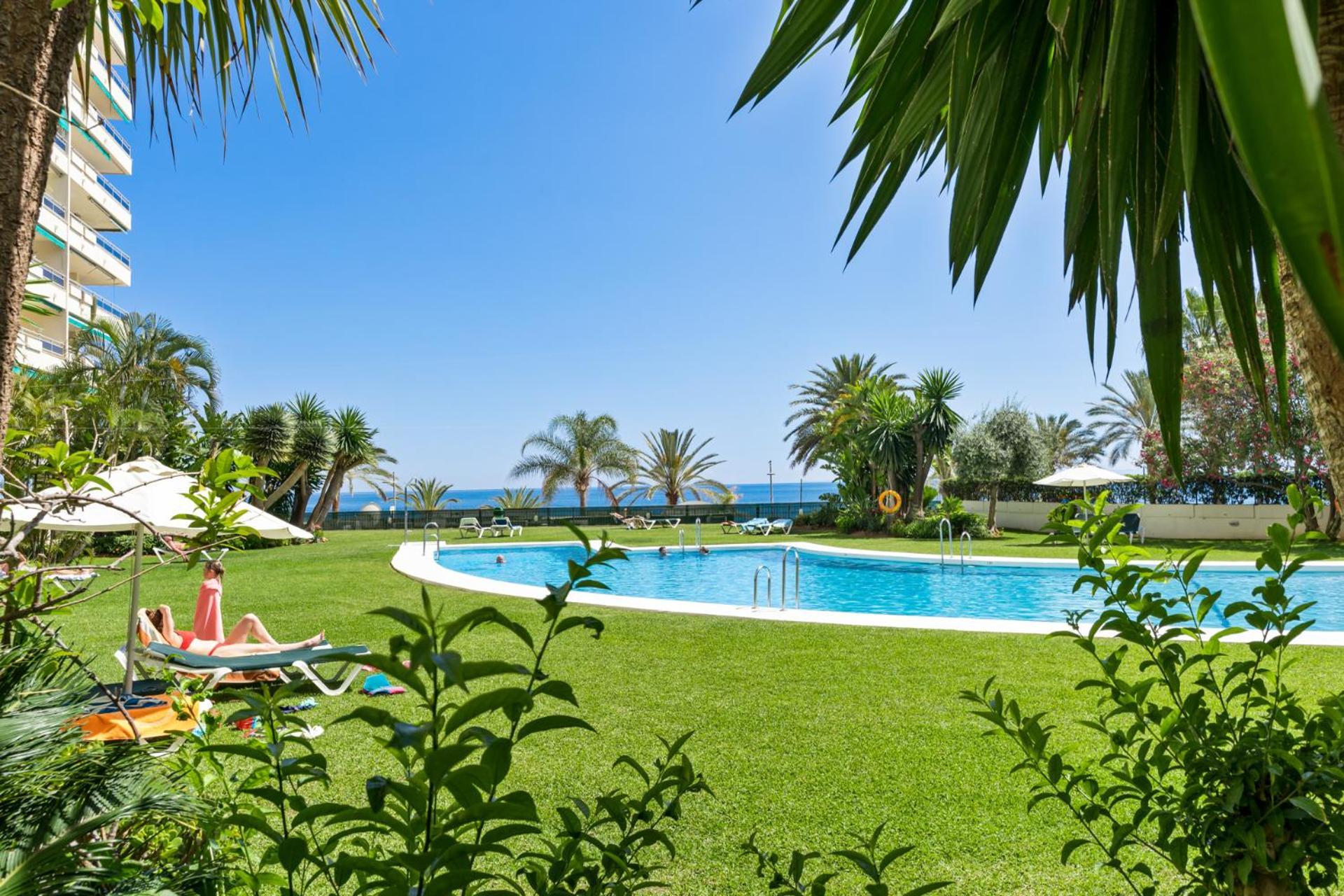 Beach Front Apartment With Pool Marbella Dış mekan fotoğraf